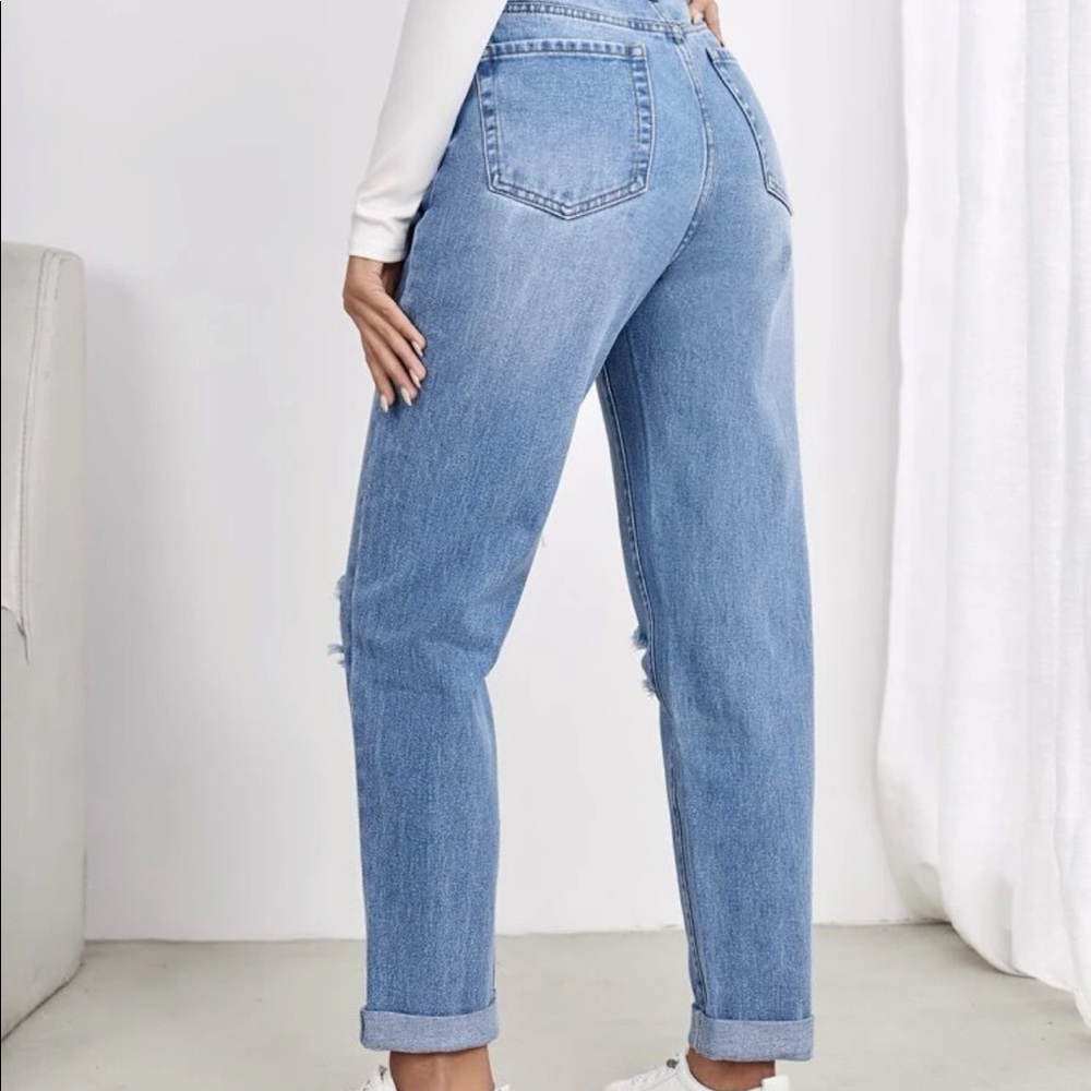 High waisted ripped jeans